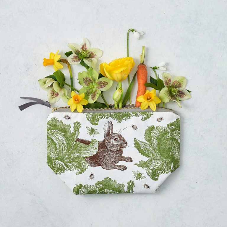 Rabbit and cabbage cosmetic bag Thornback and peel