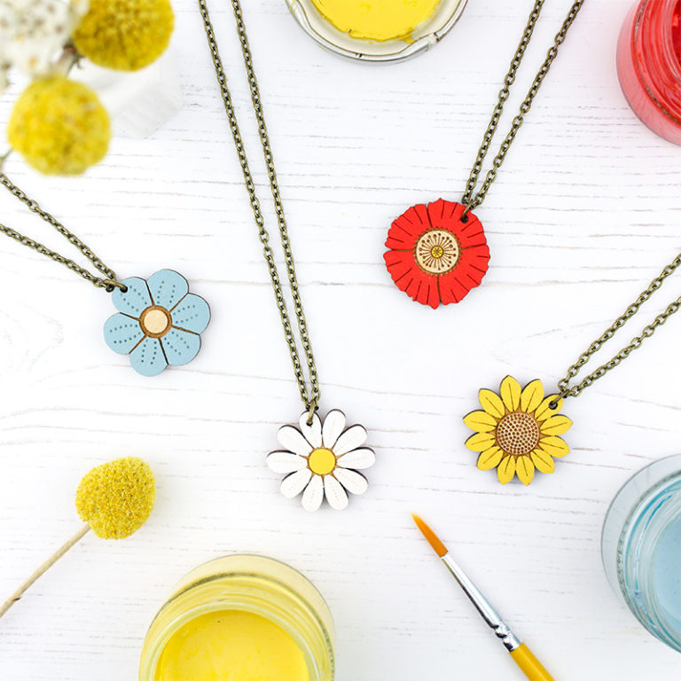 Flower-necklaces-Layla-Amber